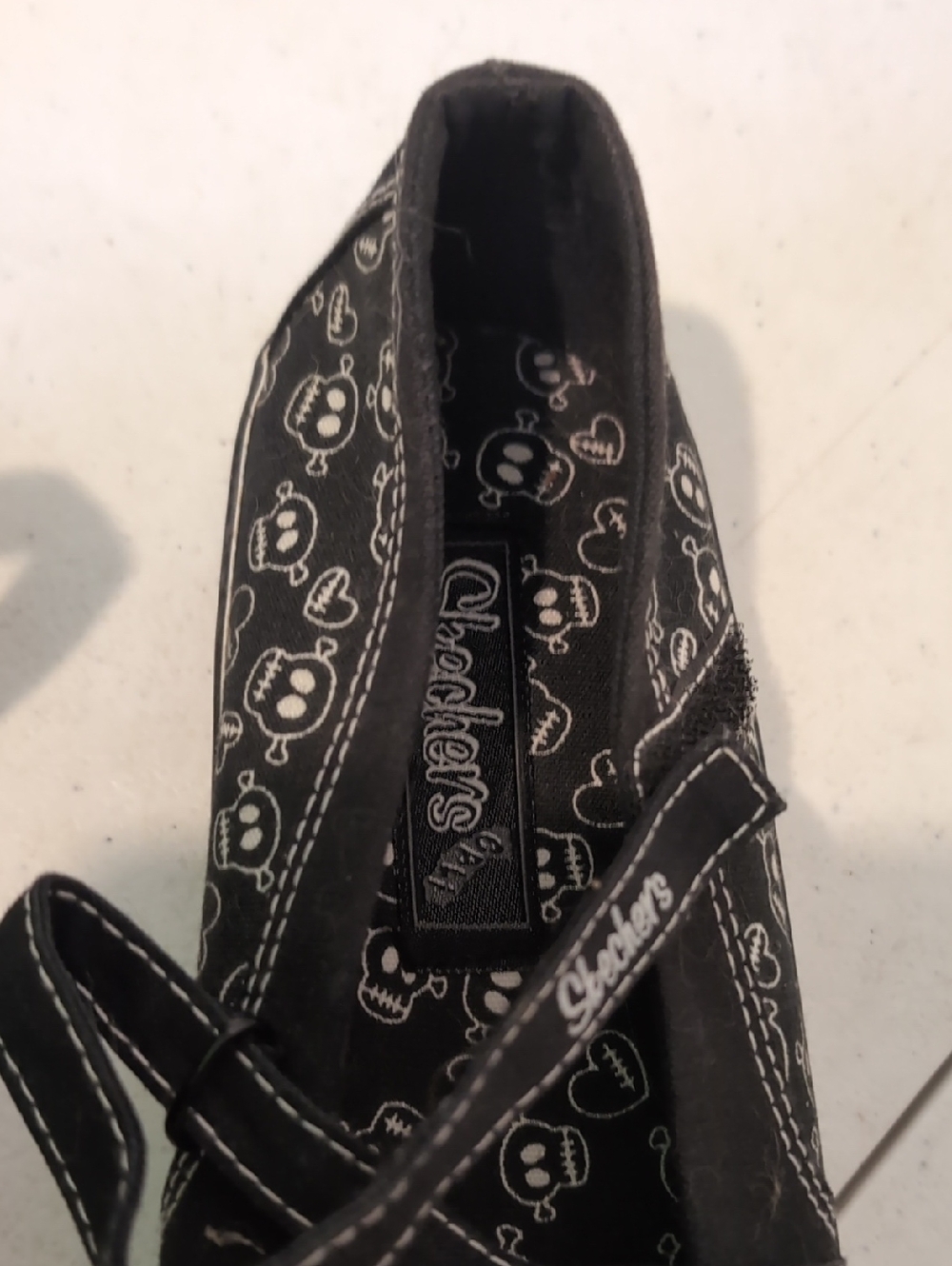 Women's Skechers Goth Black Skull Print Mary Jane Sneakers Like New Size 8.5 - Picture 3 of 8